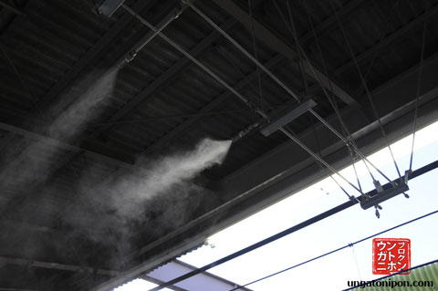 Aspersores de vapor en las estaciones de tren