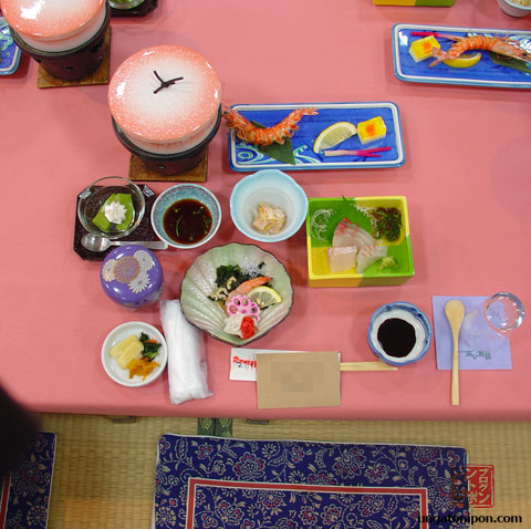 Tatami y cena preparada