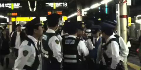 Presencia policial en la yamanote line por el botellón de Halloween