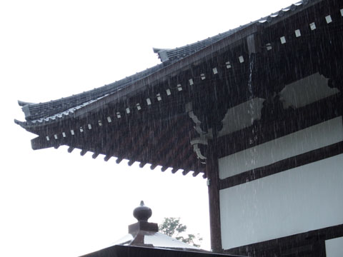 Entrada del Tenryuji, lloviendo