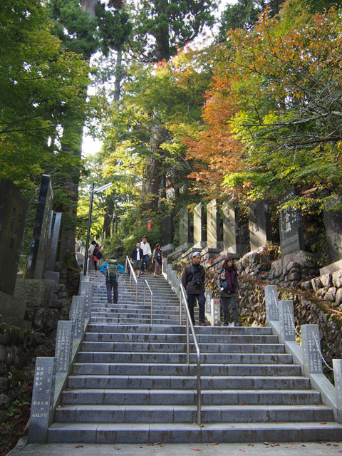 Escaleras al templo del Monte Mitake