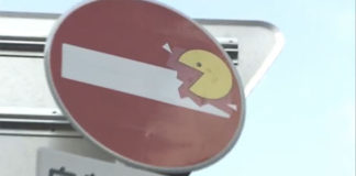 Pac Man comiéndose una señal de prohibido el paso
