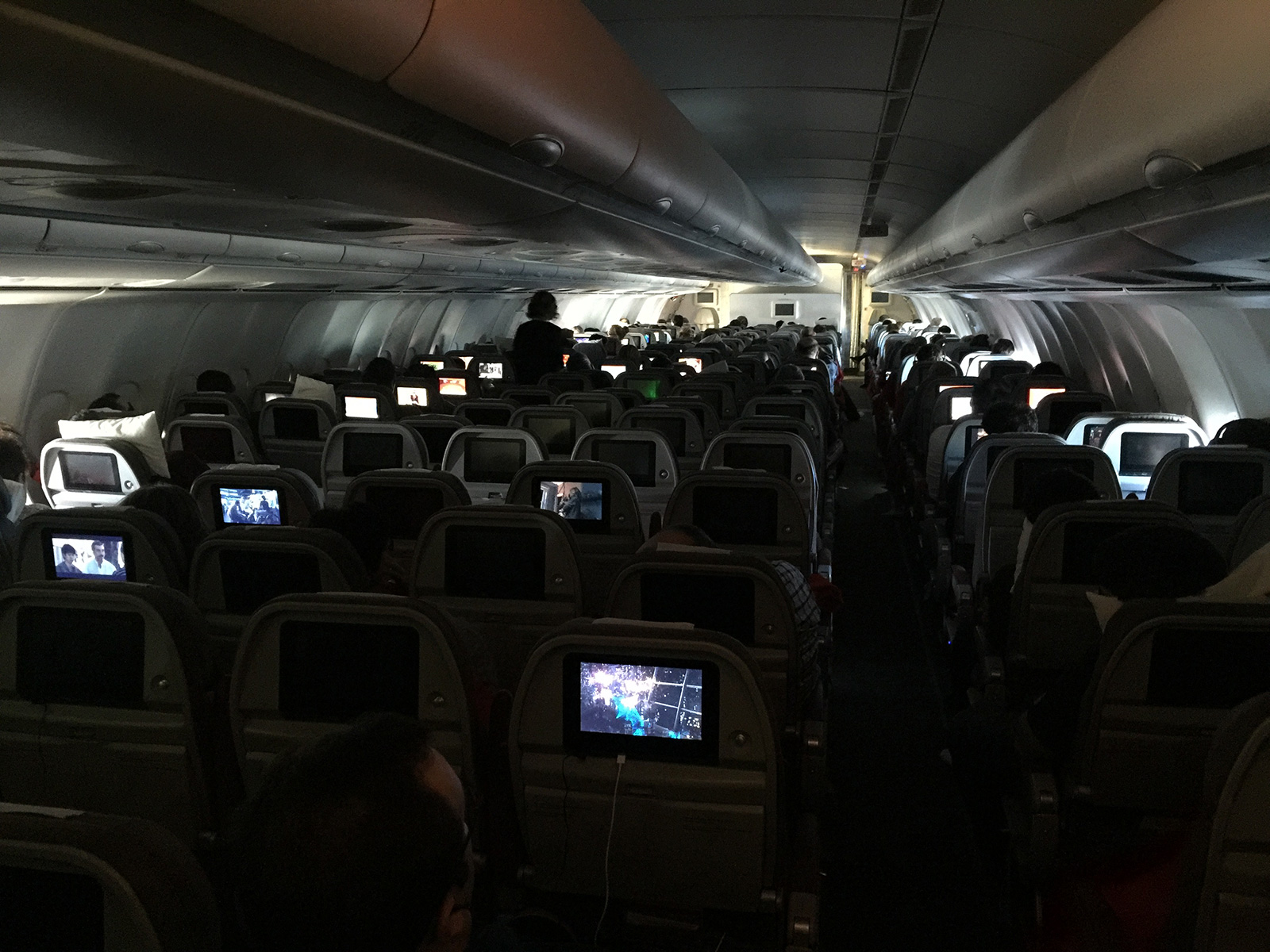 Vuelo de Iberia a Tokio por la noche