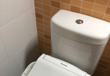 Washlet eléctrico japonés ya colocado y funcionando