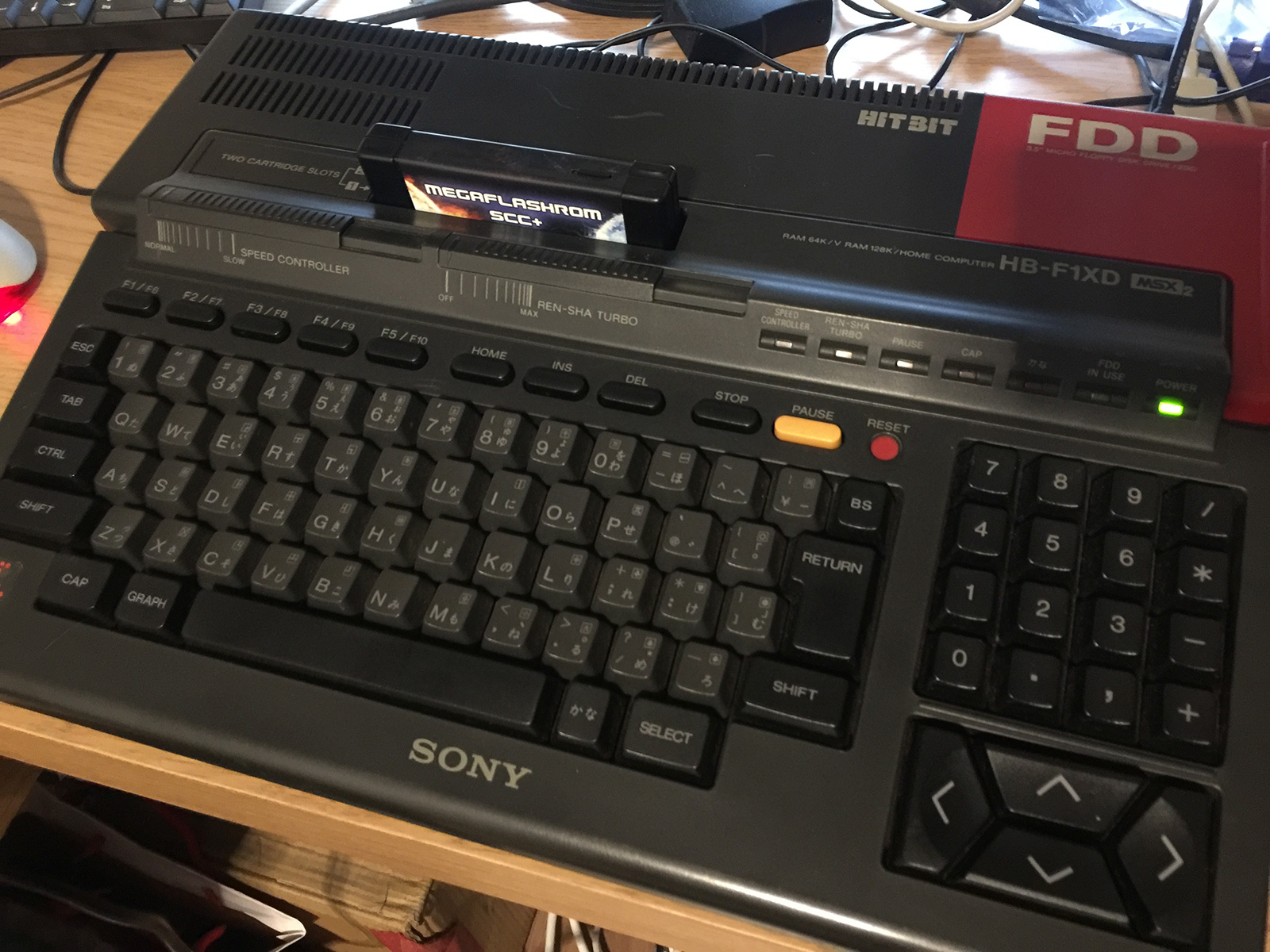 MSX2 HB-F1XD con el MegaFlashROM SCC+ SD insertado