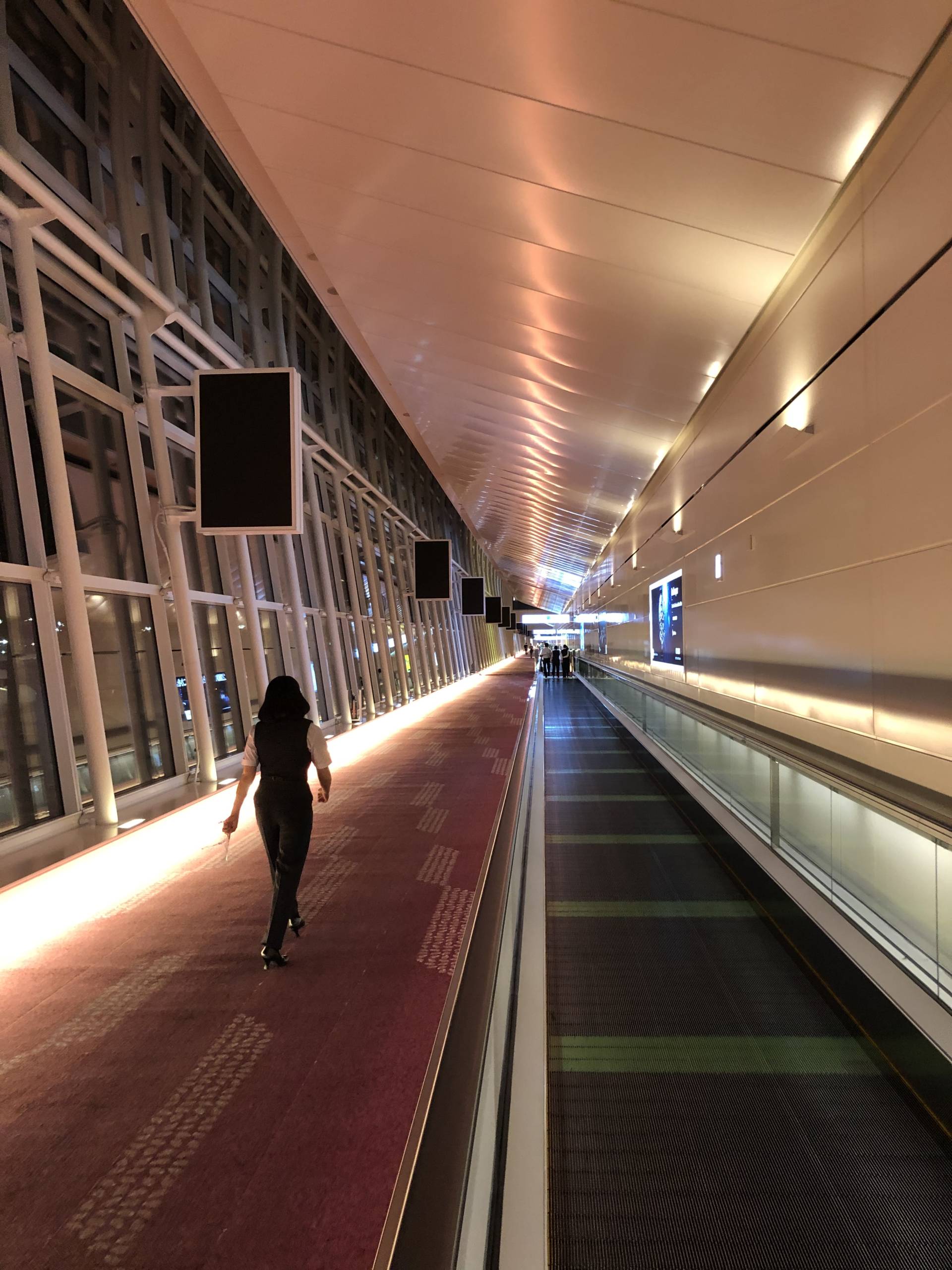 Aeropuerto de Haneda casi vacío durante la pandemia