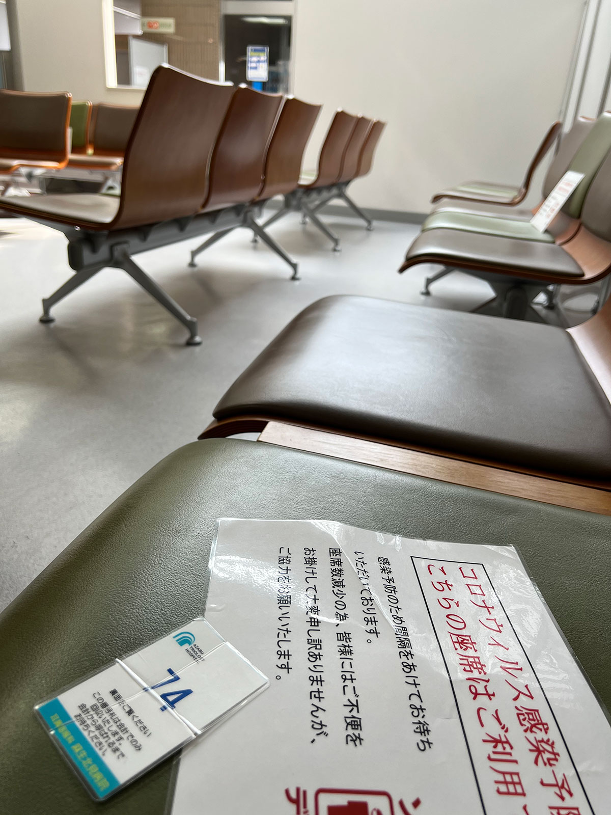 Esperando en el otorrinolaringólogo en Japón
